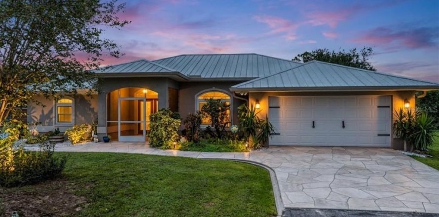 House in Punta Gorda, Florida 3 bedrooms, 195.65 sq.m. № 2291076