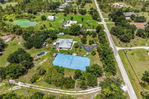 House in Punta Gorda, Florida 3 bedrooms, 195.65 sq.m. № 2291076 - photo 4