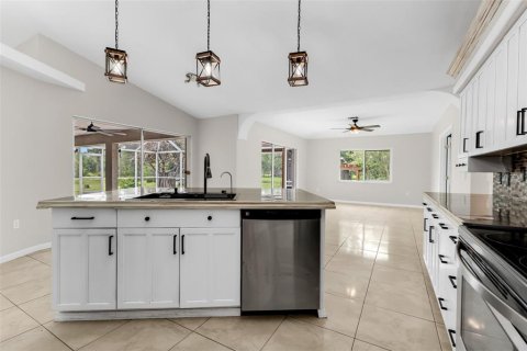 House in Punta Gorda, Florida 3 bedrooms, 195.65 sq.m. № 2291076 - photo 24