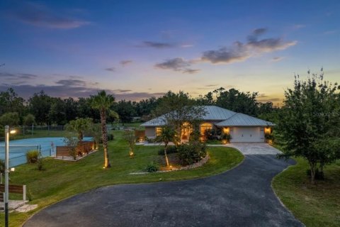 House in Punta Gorda, Florida 3 bedrooms, 195.65 sq.m. № 2291076 - photo 2
