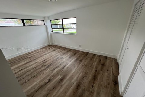 Casa en venta en Miami, Florida, 3 dormitorios, 130.43 m2 № 1874518 - foto 14