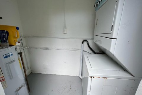 Casa en venta en Miami, Florida, 3 dormitorios, 130.43 m2 № 1874518 - foto 4