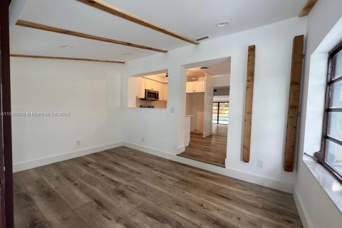 Casa en venta en Miami, Florida, 3 dormitorios, 130.43 m2 № 1874518 - foto 10