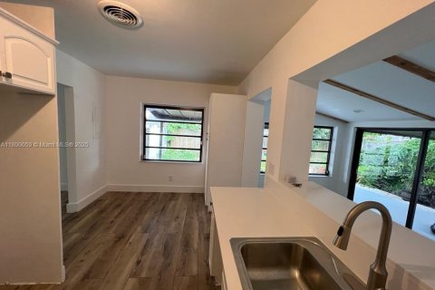 Casa en venta en Miami, Florida, 3 dormitorios, 130.43 m2 № 1874518 - foto 13