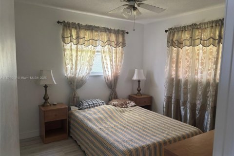 Condo in Hollywood, Florida, 2 bedrooms № 1959948 - photo 4