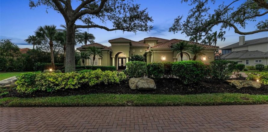 House in Sarasota, Florida 4 bedrooms, 451.88 sq.m. № 1719593
