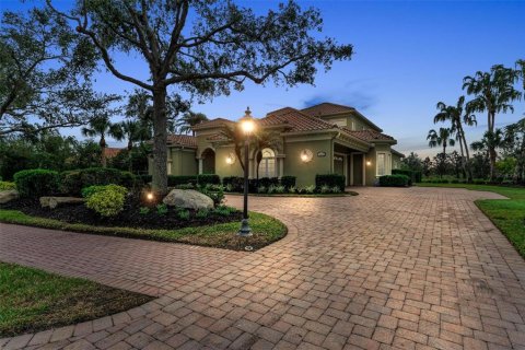 House in Sarasota, Florida 4 bedrooms, 451.88 sq.m. № 1719593 - photo 3