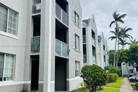 Condo in Pembroke Pines, Florida, 3 bedrooms  № 1922056 - photo 3