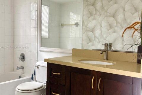 Condo in Pembroke Pines, Florida, 3 bedrooms  № 1922056 - photo 6