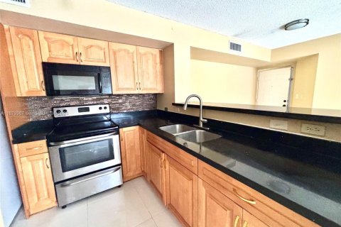 Condo in Pembroke Pines, Florida, 3 bedrooms  № 1922056 - photo 4
