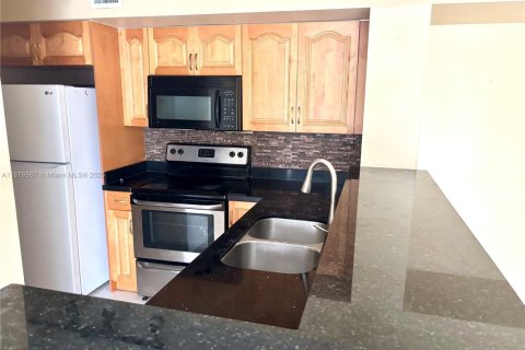 Condo in Pembroke Pines, Florida, 3 bedrooms  № 1922056 - photo 5