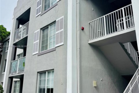 Condo in Pembroke Pines, Florida, 3 bedrooms  № 1922056 - photo 2