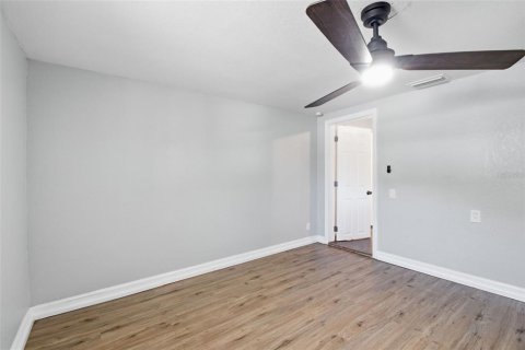 House in Tampa, Florida 2 bedrooms, 89.65 sq.m. № 2110930 - photo 24