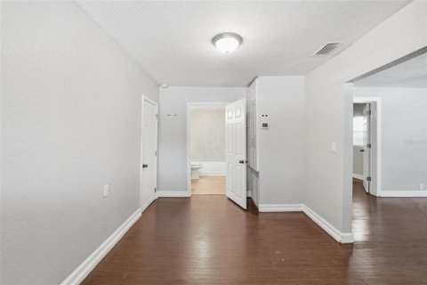House in Tampa, Florida 2 bedrooms, 89.65 sq.m. № 2110930 - photo 26
