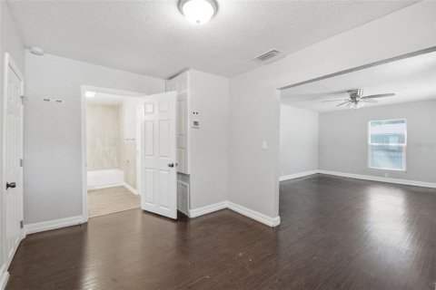 House in Tampa, Florida 2 bedrooms, 89.65 sq.m. № 2110930 - photo 16
