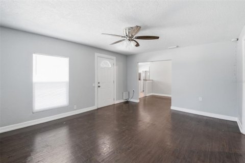 House in Tampa, Florida 2 bedrooms, 89.65 sq.m. № 2110930 - photo 11
