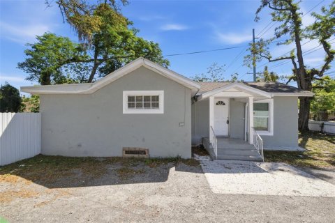House in Tampa, Florida 2 bedrooms, 89.65 sq.m. № 2110930
