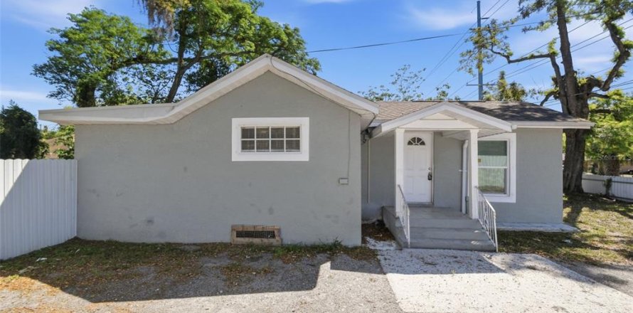 House in Tampa, Florida 2 bedrooms, 89.65 sq.m. № 2110930