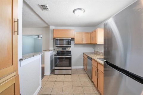House in Tampa, Florida 2 bedrooms, 89.65 sq.m. № 2110930 - photo 13