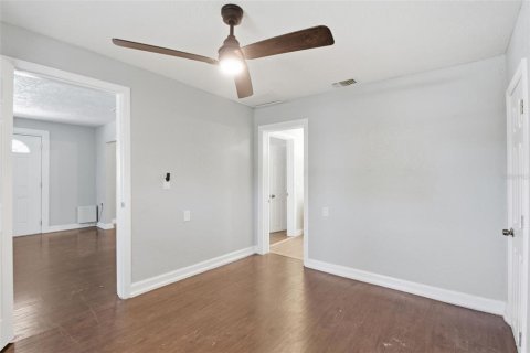 House in Tampa, Florida 2 bedrooms, 89.65 sq.m. № 2110930 - photo 18