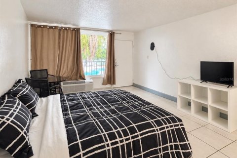 Condo in Orlando, Florida, 1 bedroom  № 2371534 - photo 2