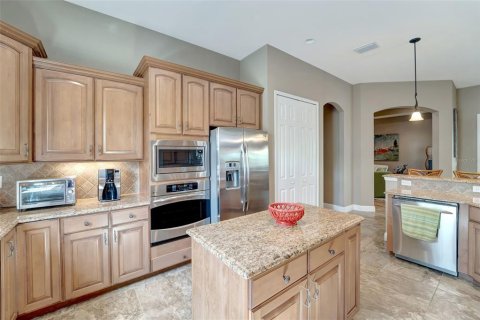 House in Sarasota, Florida 4 bedrooms, 322 sq.m. № 1895154 - photo 18