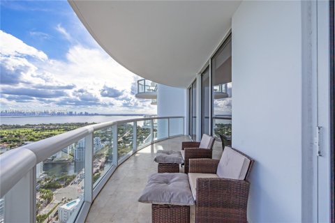 Condo in Miami Beach, Florida, 2 bedrooms  № 2035355 - photo 25