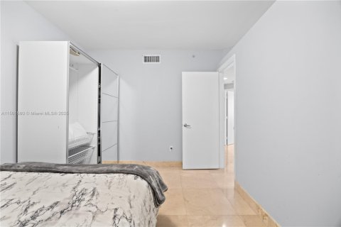 Condo in Miami Beach, Florida, 2 bedrooms  № 2035355 - photo 22