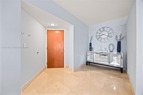 Condo in Miami Beach, Florida, 2 bedrooms  № 2035355 - photo 5