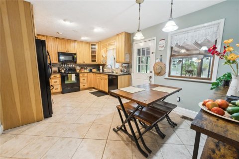 House in Melrose, Florida 5 bedrooms, 250.84 sq.m. № 1797749 - photo 11