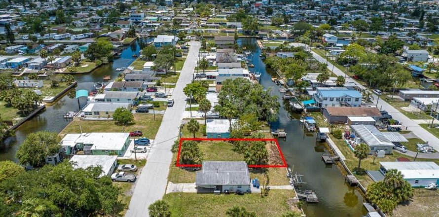 Terreno en Hudson, Florida № 2214443