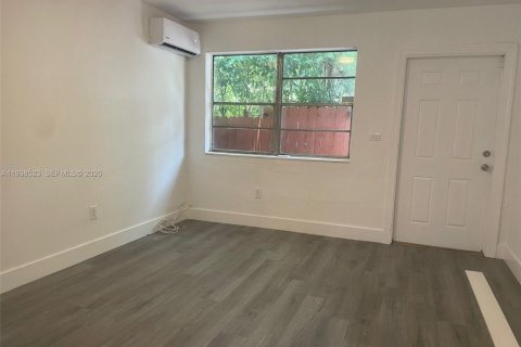 Immobilier commercial à vendre à Miami, Floride: 140.47 m2 № 2001283 - photo 7