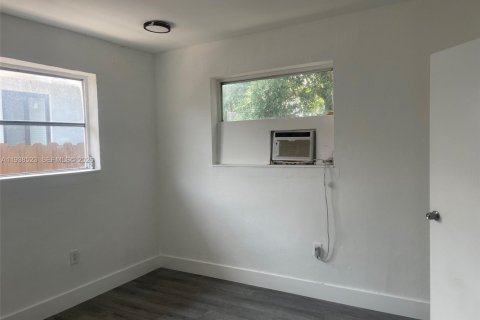 Immobilier commercial à vendre à Miami, Floride: 140.47 m2 № 2001283 - photo 11