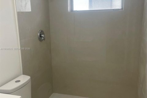 Immobilier commercial à vendre à Miami, Floride: 140.47 m2 № 2001283 - photo 9