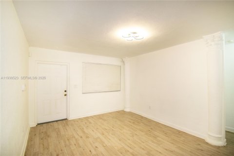 Immobilier commercial à vendre à Miami, Floride: 140.47 m2 № 2001283 - photo 13