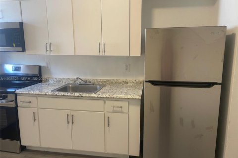 Immobilier commercial à vendre à Miami, Floride: 140.47 m2 № 2001283 - photo 6