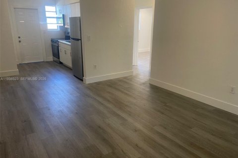 Immobilier commercial à vendre à Miami, Floride: 140.47 m2 № 2001283 - photo 8