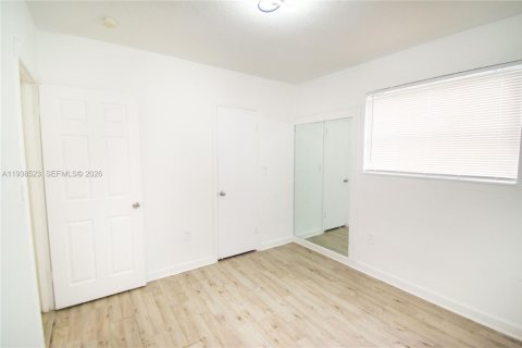 Immobilier commercial à vendre à Miami, Floride: 140.47 m2 № 2001283 - photo 14