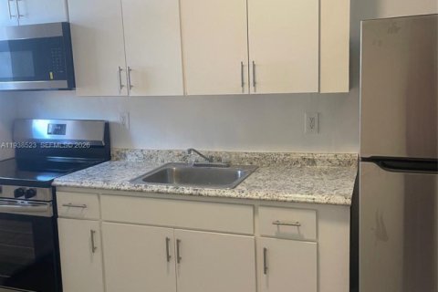 Immobilier commercial à vendre à Miami, Floride: 140.47 m2 № 2001283 - photo 5