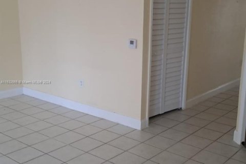 Condo in Royal Palm Beach, Florida, 3 bedrooms  № 1709942 - photo 19
