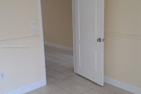 Condo in Royal Palm Beach, Florida, 3 bedrooms  № 1709942 - photo 6