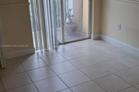 Condo in Royal Palm Beach, Florida, 3 bedrooms  № 1709942 - photo 11