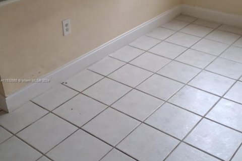 Condo in Royal Palm Beach, Florida, 3 bedrooms  № 1709942 - photo 3