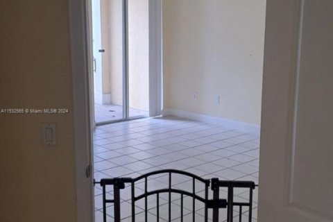 Condo in Royal Palm Beach, Florida, 3 bedrooms  № 1709942 - photo 20