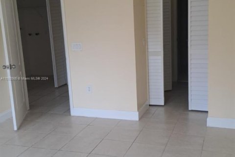 Condo in Royal Palm Beach, Florida, 3 bedrooms  № 1709942 - photo 10