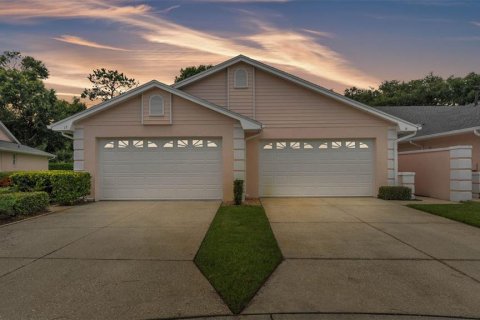 House in Winter Haven, Florida 3 bedrooms, 141.77 sq.m. № 1796686 - photo 2