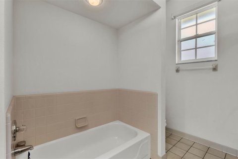 House in Winter Haven, Florida 3 bedrooms, 141.77 sq.m. № 1796686 - photo 20