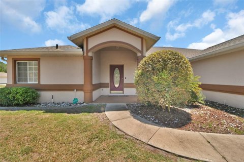 House in Ocala, Florida 3 bedrooms, 188.87 sq.m. № 1791777 - photo 1