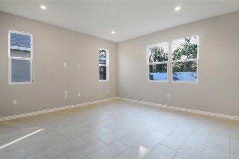 House in Mount Dora, Florida 4 bedrooms, 281.49 sq.m. № 1509542 - photo 8