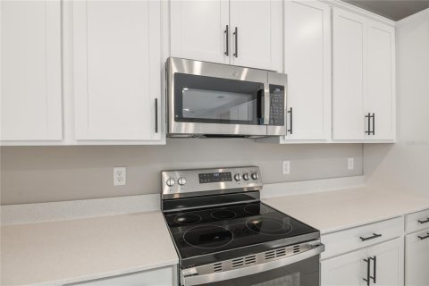House in Mount Dora, Florida 4 bedrooms, 281.49 sq.m. № 1509542 - photo 5